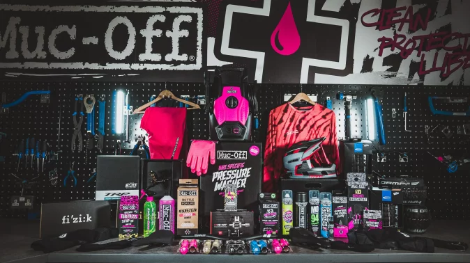 COMMENCAL/MUC-OFF MEGA GIVEAWAY